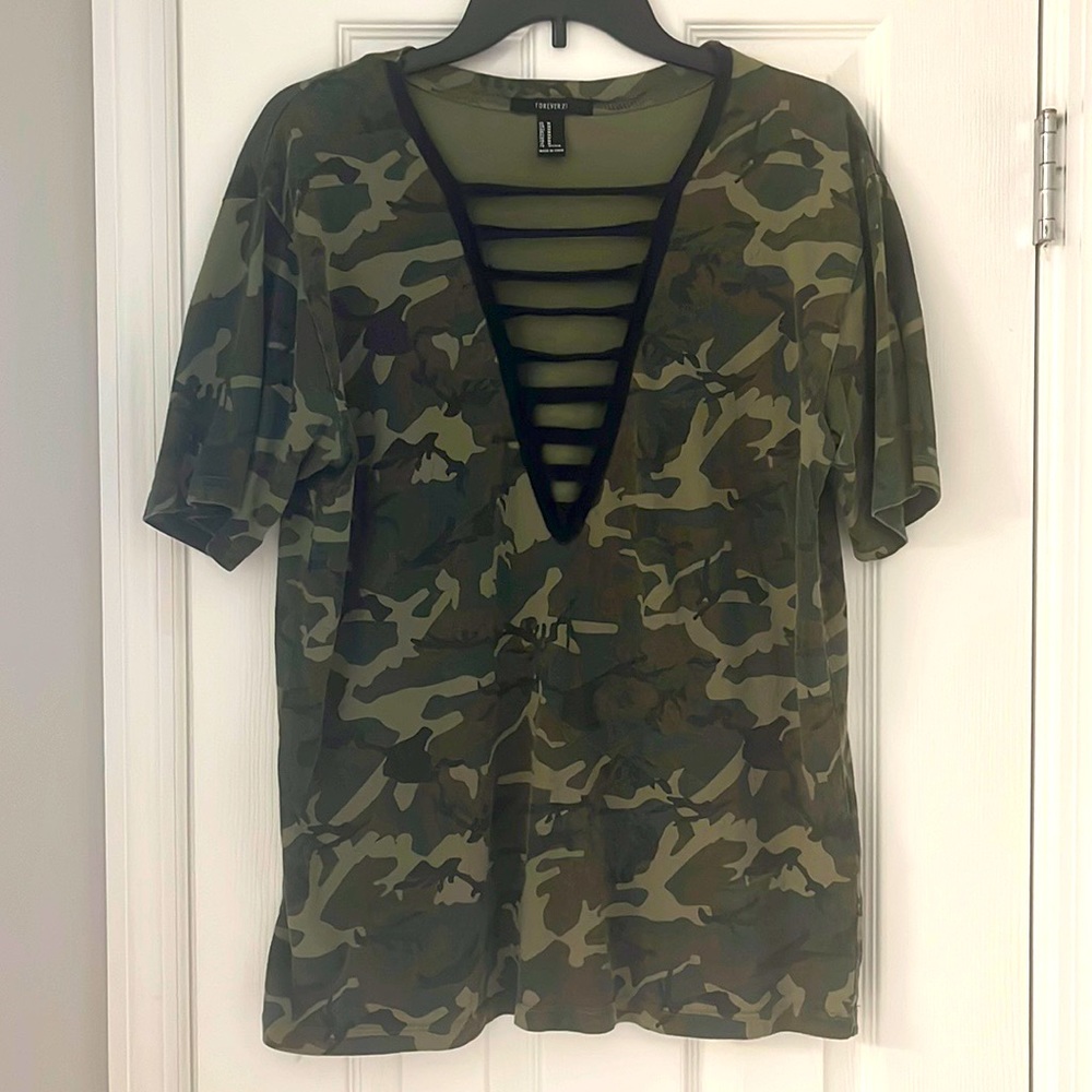 Forever 21 Camouflage Shirt Size Medium
